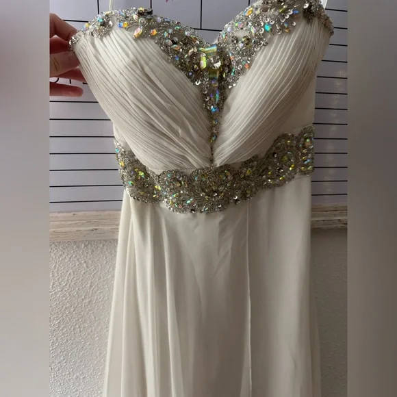 Straplesss prom dress - Picture 2 of 4